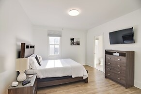 Walk to Bowen's Wharf: Condo in Dtwn Newport