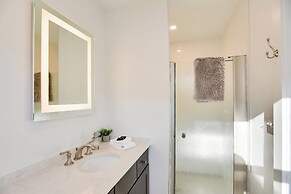 Walk to Bowen's Wharf: Condo in Dtwn Newport