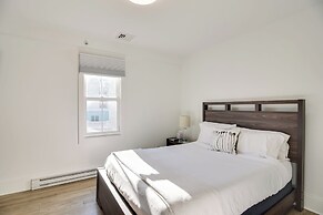 Walk to Bowen's Wharf: Condo in Dtwn Newport