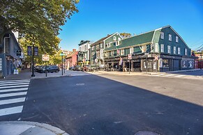 Walk to Bowen's Wharf: Condo in Dtwn Newport