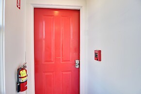 Walk to Bowen's Wharf: Condo in Dtwn Newport