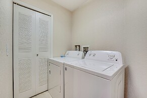 8 Mi to Disney: Orlando Home w/ Lazy River Access!