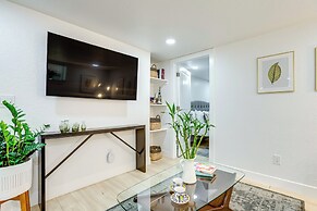 Wash Park Access: Denver Apt w/ Outdoor Dining!