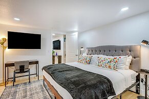 Wash Park Access: Denver Apt w/ Outdoor Dining!