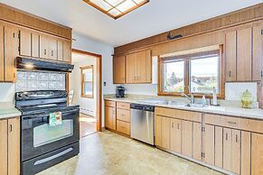 4 Mi to Beach: Furnished Deck at Waterford Home!