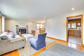 4 Mi to Beach: Furnished Deck at Waterford Home!