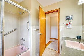4 Mi to Beach: Furnished Deck at Waterford Home!