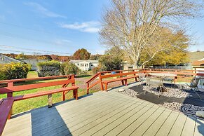 4 Mi to Beach: Furnished Deck at Waterford Home!