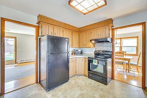 4 Mi to Beach: Furnished Deck at Waterford Home!