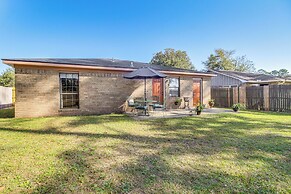 Patio for Al Fresco Dining: Home in Hinesville!
