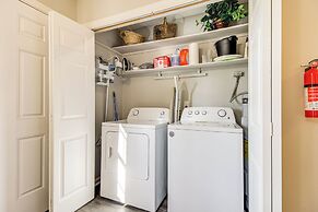 Patio for Al Fresco Dining: Home in Hinesville!