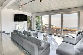 Pool, Spa & Ocean Views - Modern Home in Malibu!