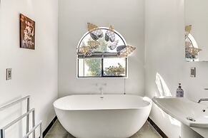 Pool, Spa & Ocean Views - Modern Home in Malibu!