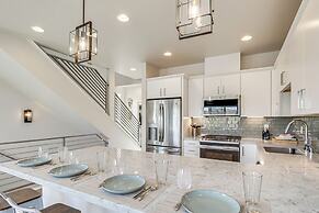 Luxe Midtown Townhome < 2 Mi to Dtwn Reno!