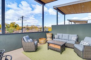 Luxe Midtown Townhome < 2 Mi to Dtwn Reno!