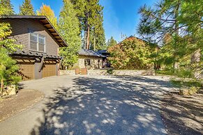 Golf Getaway w/ Hot Tub, Course Views in Cle Elum!