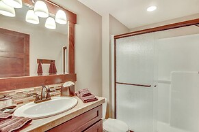 Golf Getaway w/ Hot Tub, Course Views in Cle Elum!