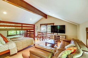 Golf Getaway w/ Hot Tub, Course Views in Cle Elum!