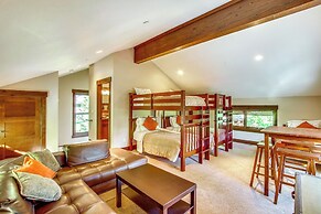 Golf Getaway w/ Hot Tub, Course Views in Cle Elum!