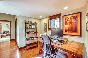 Golf Getaway w/ Hot Tub, Course Views in Cle Elum!