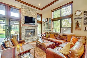 Golf Getaway w/ Hot Tub, Course Views in Cle Elum!