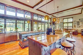 Golf Getaway w/ Hot Tub, Course Views in Cle Elum!