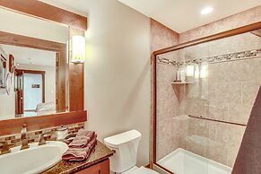 Golf Getaway w/ Hot Tub, Course Views in Cle Elum!