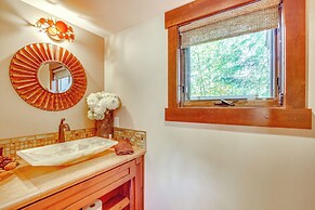 Golf Getaway w/ Hot Tub, Course Views in Cle Elum!