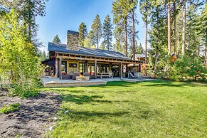Golf Getaway w/ Hot Tub, Course Views in Cle Elum!