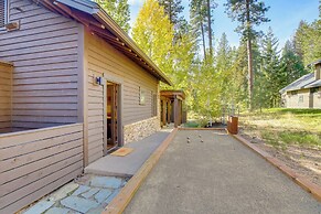 Golf Getaway w/ Hot Tub, Course Views in Cle Elum!