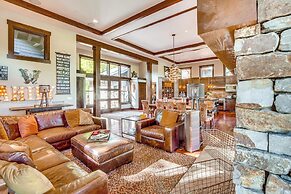 Golf Getaway w/ Hot Tub, Course Views in Cle Elum!