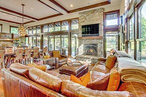 Golf Getaway w/ Hot Tub, Course Views in Cle Elum!