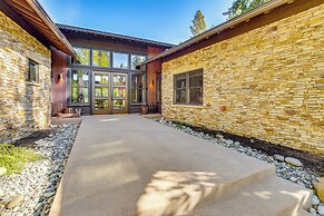 Golf Getaway w/ Hot Tub, Course Views in Cle Elum!