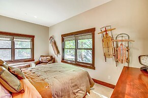 Golf Getaway w/ Hot Tub, Course Views in Cle Elum!