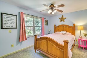 Hot Tub, Deck & Grill: Secluded Cabin in Clayton