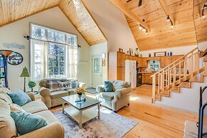 Hot Tub, Deck & Grill: Secluded Cabin in Clayton