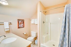 Hot Tub, Deck & Grill: Secluded Cabin in Clayton