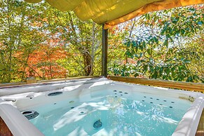 Hot Tub, Deck & Grill: Secluded Cabin in Clayton