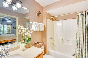 Hot Tub, Deck & Grill: Secluded Cabin in Clayton