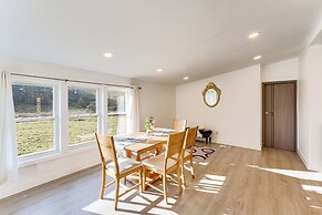 Working Goat Farm - Updated Clinton Corners Home!