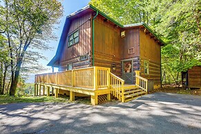 3 Mi to Dtwn: Mtn-view Cabin in Gatlinburg!