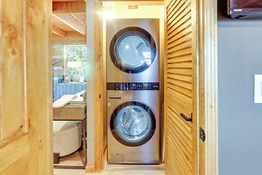 3 Mi to Dtwn: Mtn-view Cabin in Gatlinburg!