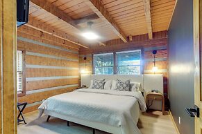 3 Mi to Dtwn: Mtn-view Cabin in Gatlinburg!
