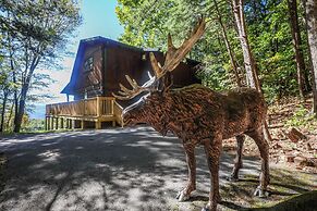 3 Mi to Dtwn: Mtn-view Cabin in Gatlinburg!