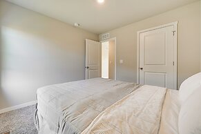 15 Mi to Dtwn Des Moines: Pet-friendly Waukee Home