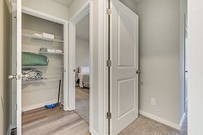 15 Mi to Dtwn Des Moines: Pet-friendly Waukee Home