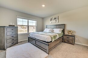 15 Mi to Dtwn Des Moines: Pet-friendly Waukee Home