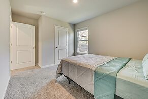 15 Mi to Dtwn Des Moines: Pet-friendly Waukee Home