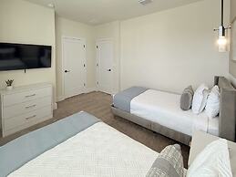 Upstay - Sunny Clermont Getaway With Private Pool