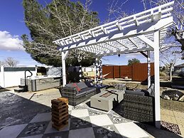 Stargazing Retreat Hot Tub BBQ Fire Pit Games